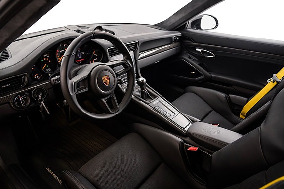 Porsche 911 16 of 30