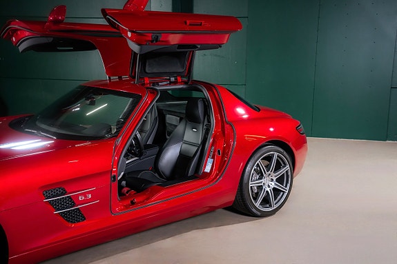 Mercedes-Benz SLS 16 of 30