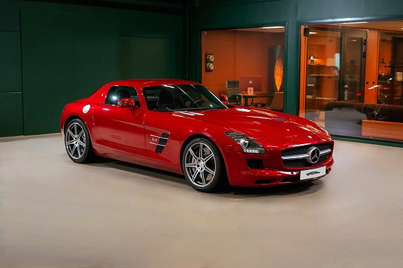 Mercedes-Benz SLS 4 of 5