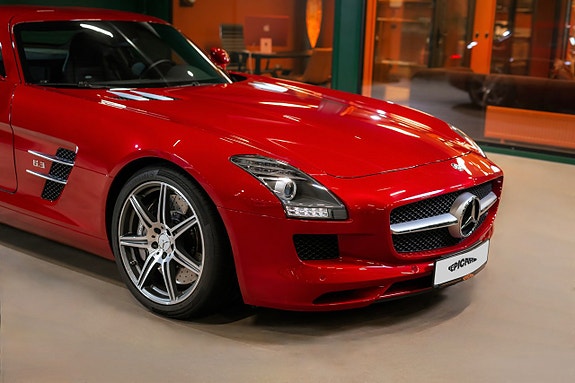 Mercedes-Benz SLS 2 of 5