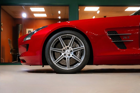 Mercedes-Benz SLS 12 of 30