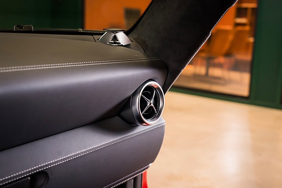 Mercedes-Benz SLS 27 of 30