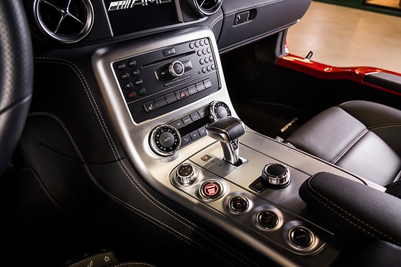 Mercedes-Benz SLS 26 of 30