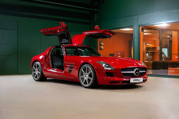 Mercedes-Benz SLS 3 of 5