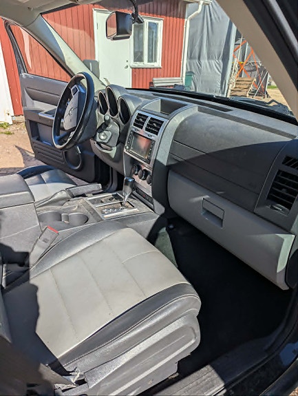 Dodge Nitro 7 of 8