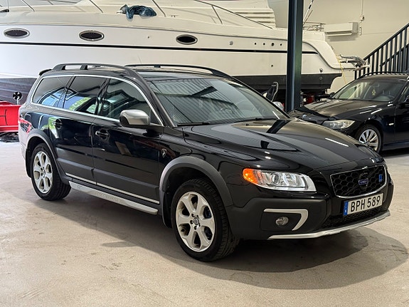 Volvo XC70 2 of 7