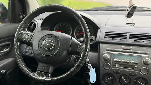 Mazda 2 9 of 15