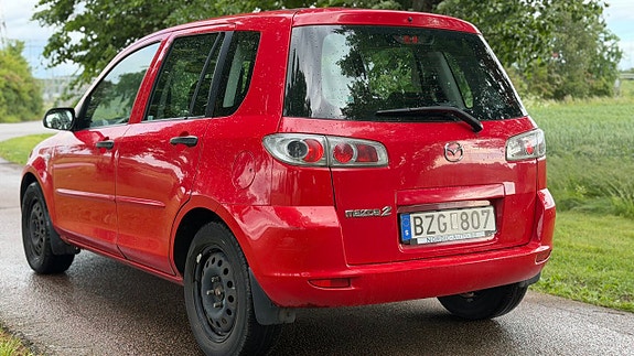 Mazda 2 3 of 5
