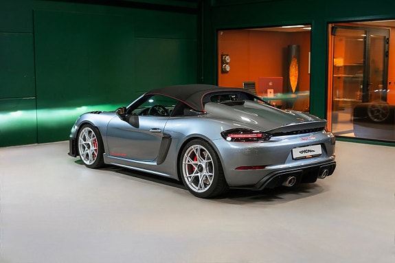 Porsche 718 Spyder RS 4 of 5