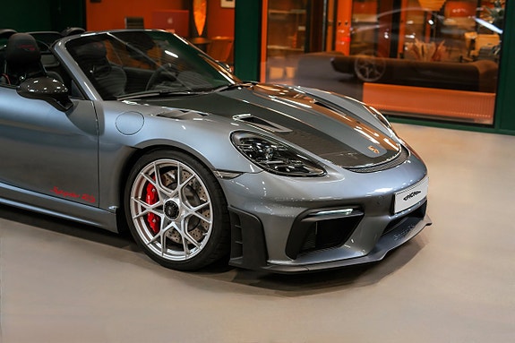 Porsche 718 Spyder RS 3 of 5