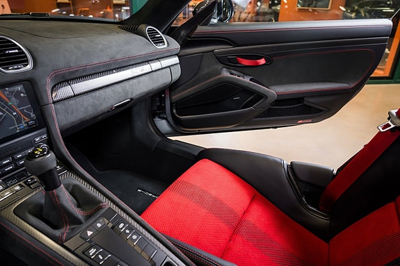 Porsche 718 Spyder RS 28 of 30