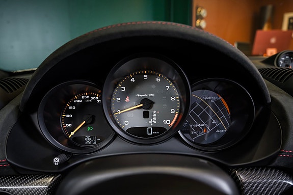 Porsche 718 Spyder RS 24 of 30