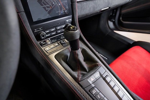 Porsche 718 Spyder RS 26 of 30