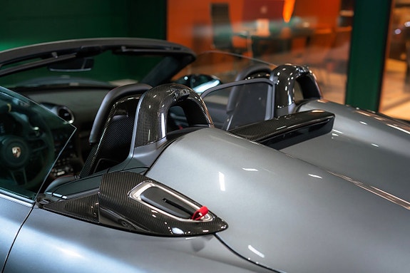 Porsche 718 Spyder RS 18 of 30
