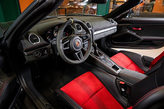 Porsche 718 Spyder RS 19 of 30