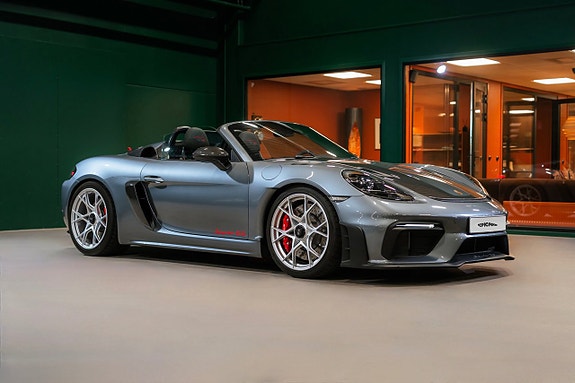 Porsche 718 Spyder RS 2 of 5