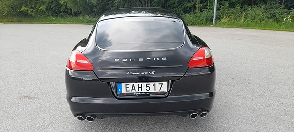 Porsche Panamera 4S 4 of 5