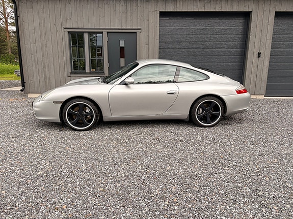 Porsche 911 Carrera 4 7 of 9