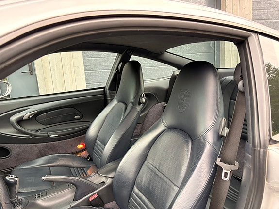 Porsche 911 Carrera 4 6 of 9