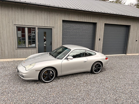 Porsche 911 Carrera 4 8 of 9