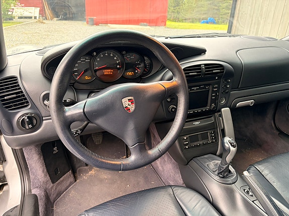 Porsche 911 Carrera 4 5 of 5