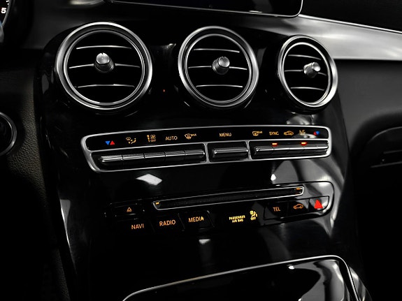 Mercedes-Benz GLC220 d 27 of 30