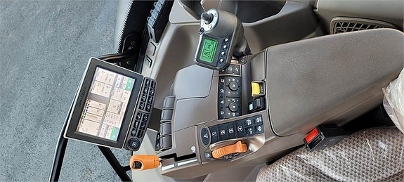 John Deere 6130R AP TRAKTOR FR.LYFT 8 of 9