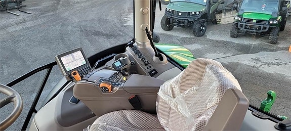 John Deere 6130R AP TRAKTOR FR.LYFT 7 of 9