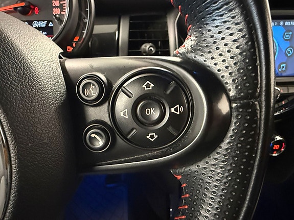 MINI Cooper 18 of 27