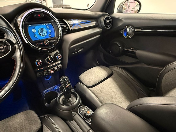 MINI Cooper 24 of 27