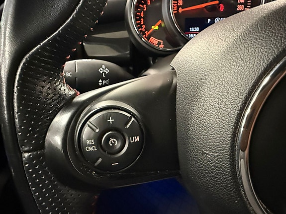 MINI Cooper 17 of 27