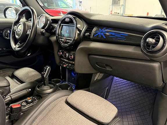 MINI Cooper 14 of 27