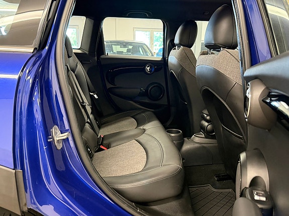 MINI Cooper 15 of 27