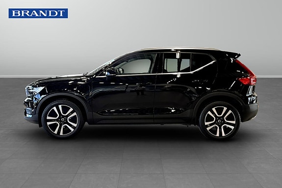 Volvo XC40 3 of 12