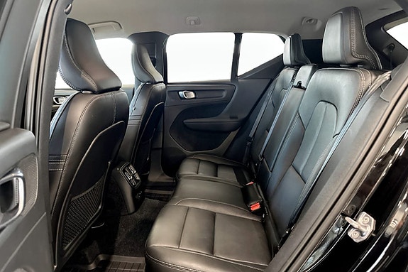 Volvo XC40 8 of 12