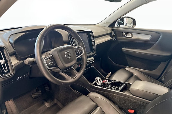 Volvo XC40 5 of 12