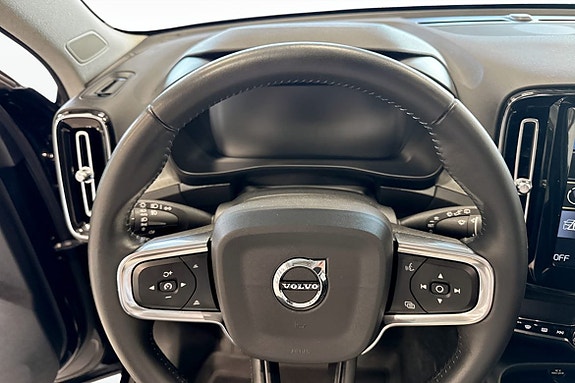 Volvo XC40 7 of 12