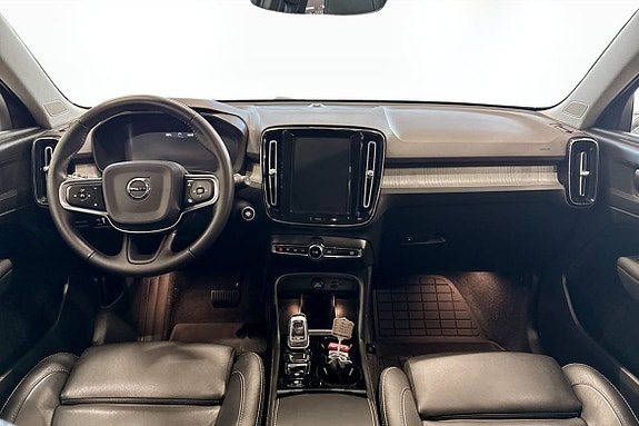 Volvo XC40 4 of 12