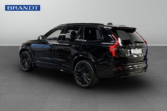 Volvo XC90 2 of 10