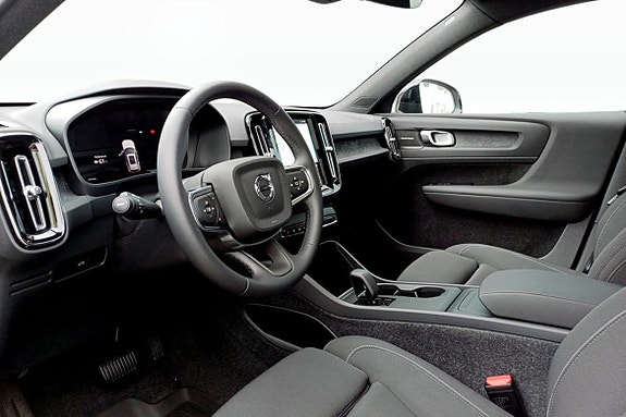 Volvo EX40 5 of 5
