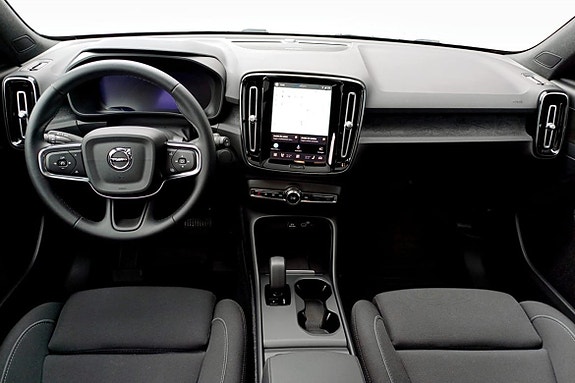 Volvo EX40 4 of 5