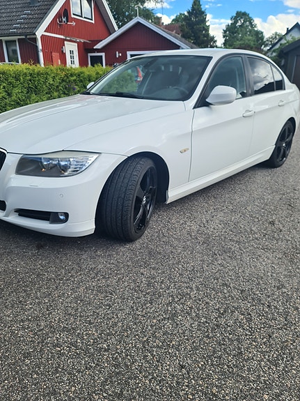 BMW 318i 2 of 5