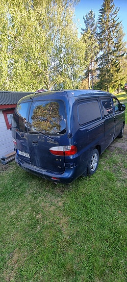 Hyundai H-1 3 of 5