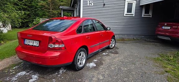 Volvo S40 2 of 5