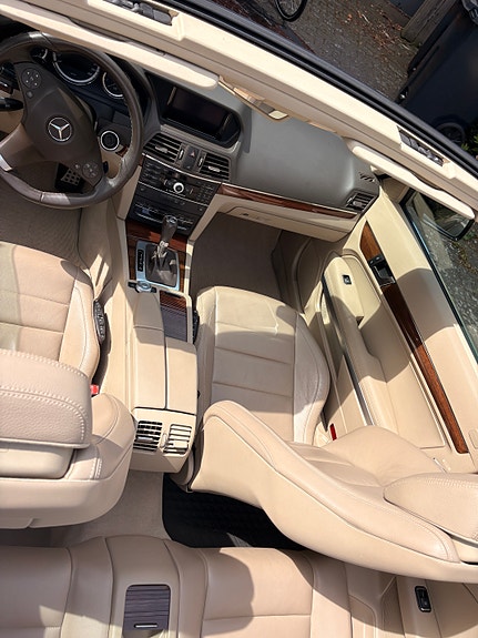 Mercedes-Benz E200 11 of 14
