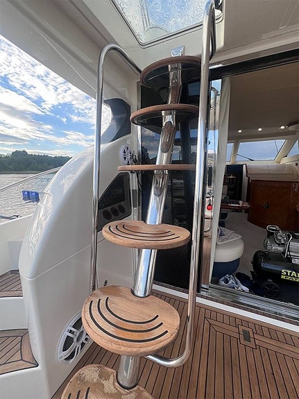 Azimut 52 Flybridge 7 of 12