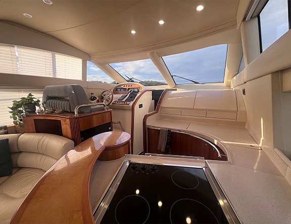 Azimut 52 Flybridge 9 of 12