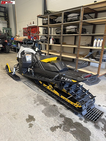 Ski-Doo Summit Adrenaline 600R E-TEC 146" Momsad 2 of 4
