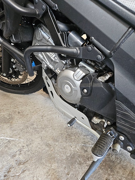 Suzuki DL650A V-Strom 11 of 13