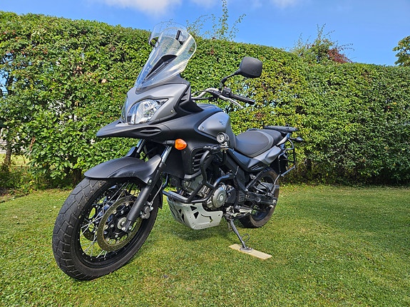 Suzuki DL650A V-Strom 2 of 13